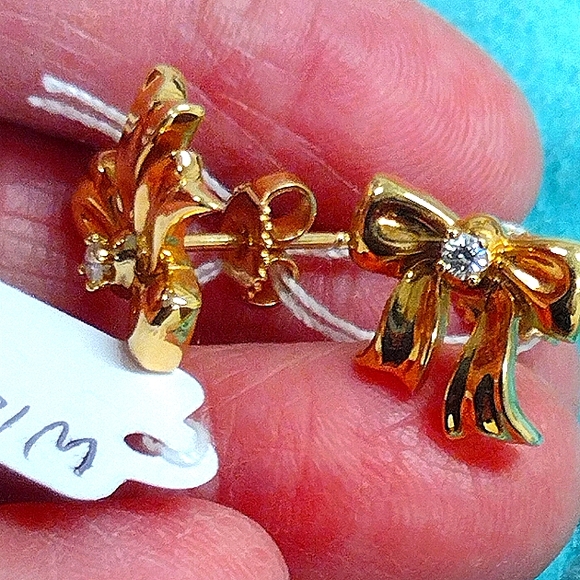 18K Tiffany & Co. Diamond Bow Earrings Gorgeous 🎁 🛍️ - Picture 8 of 14